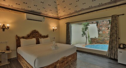Lohagarh Fort Resort Room Type - Luxury Tent with Outdoor Pool
