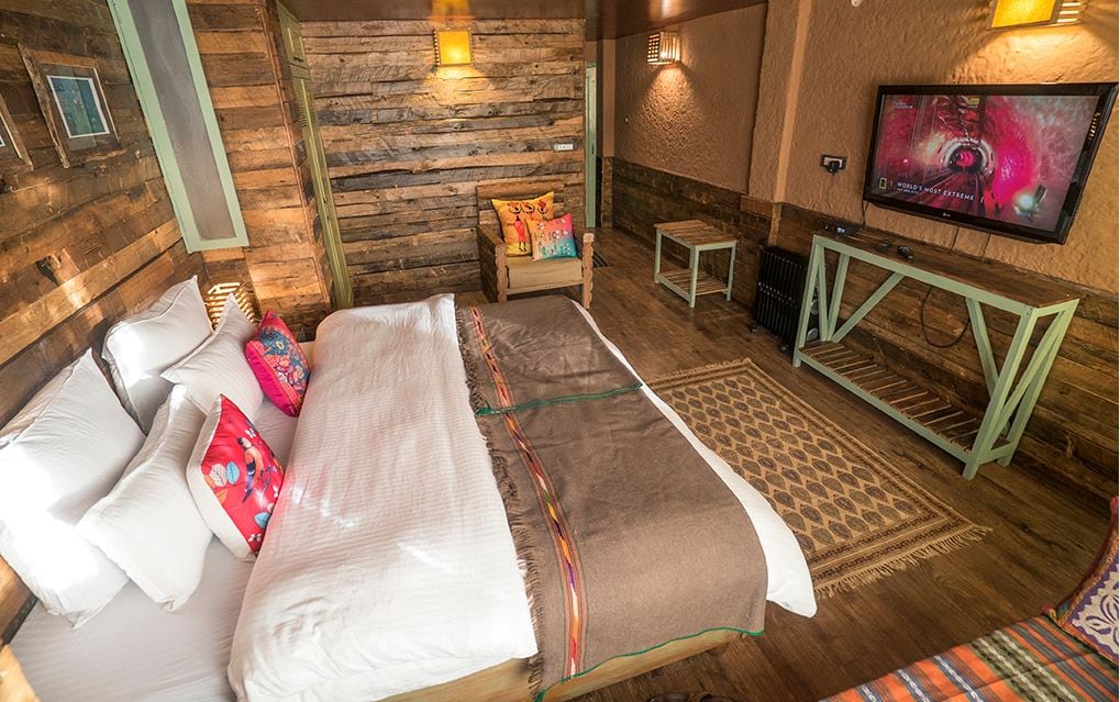 Meena Bagh Villa | Rooms & Cafe Khoblu - Tap to explore photos