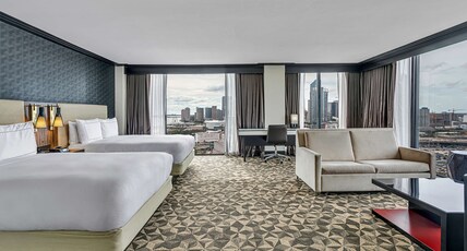 Hilton Miami Downtown Room Type - 2 QUEEN BEDS JUNIOR SUITE