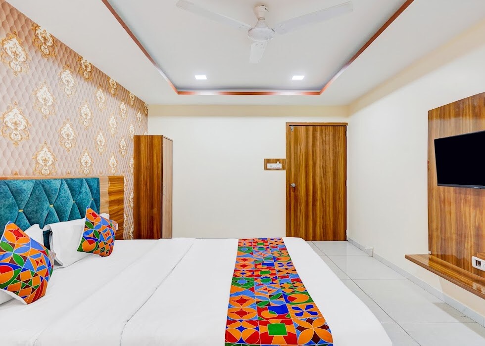 Hotel Lakeview vadodara - Tap to explore photos
