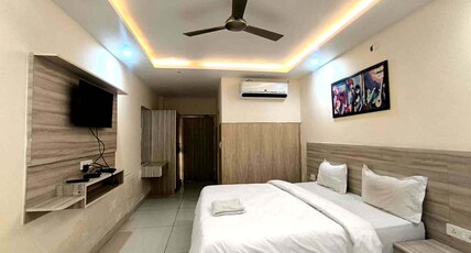 Hotel Govind Residency Room Type - Deluxe Room with Balcony and Garden View
