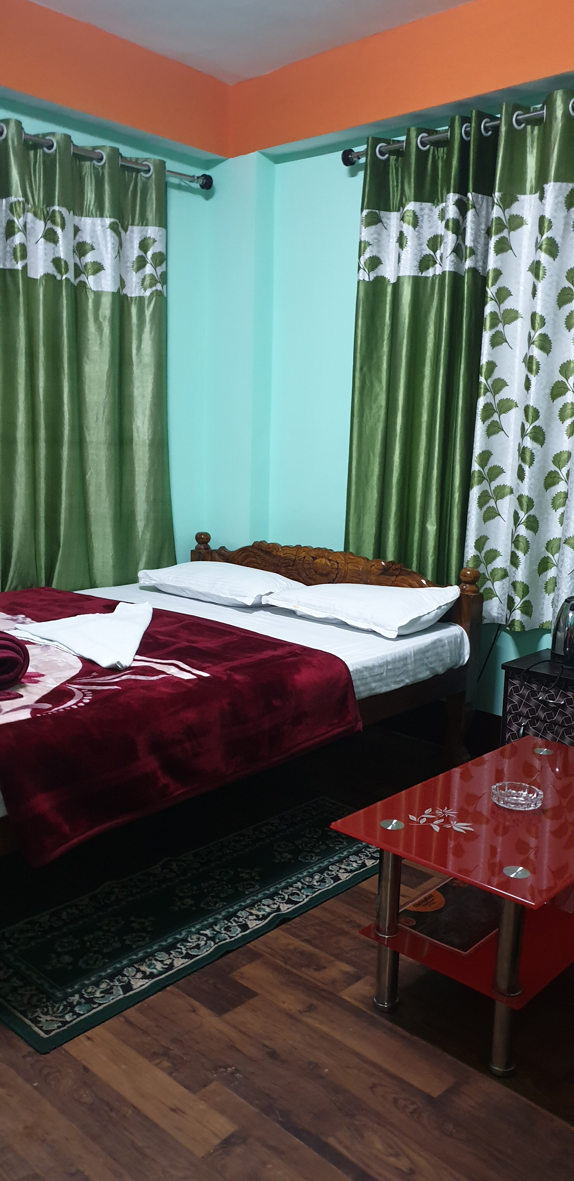 Mahakal Homestay | Rooms & Wi-Fi - Tap to explore photos