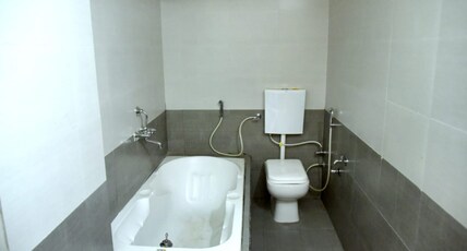 Gautam Inn Room Type - Suite Room (With Bathtub)