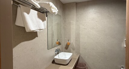 Hotel Avenue Suites Room Type - ELITE SUITE - King bed with City View