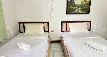 Hotel O Top North Guesthouse Room Type - Saver Twin with Fan