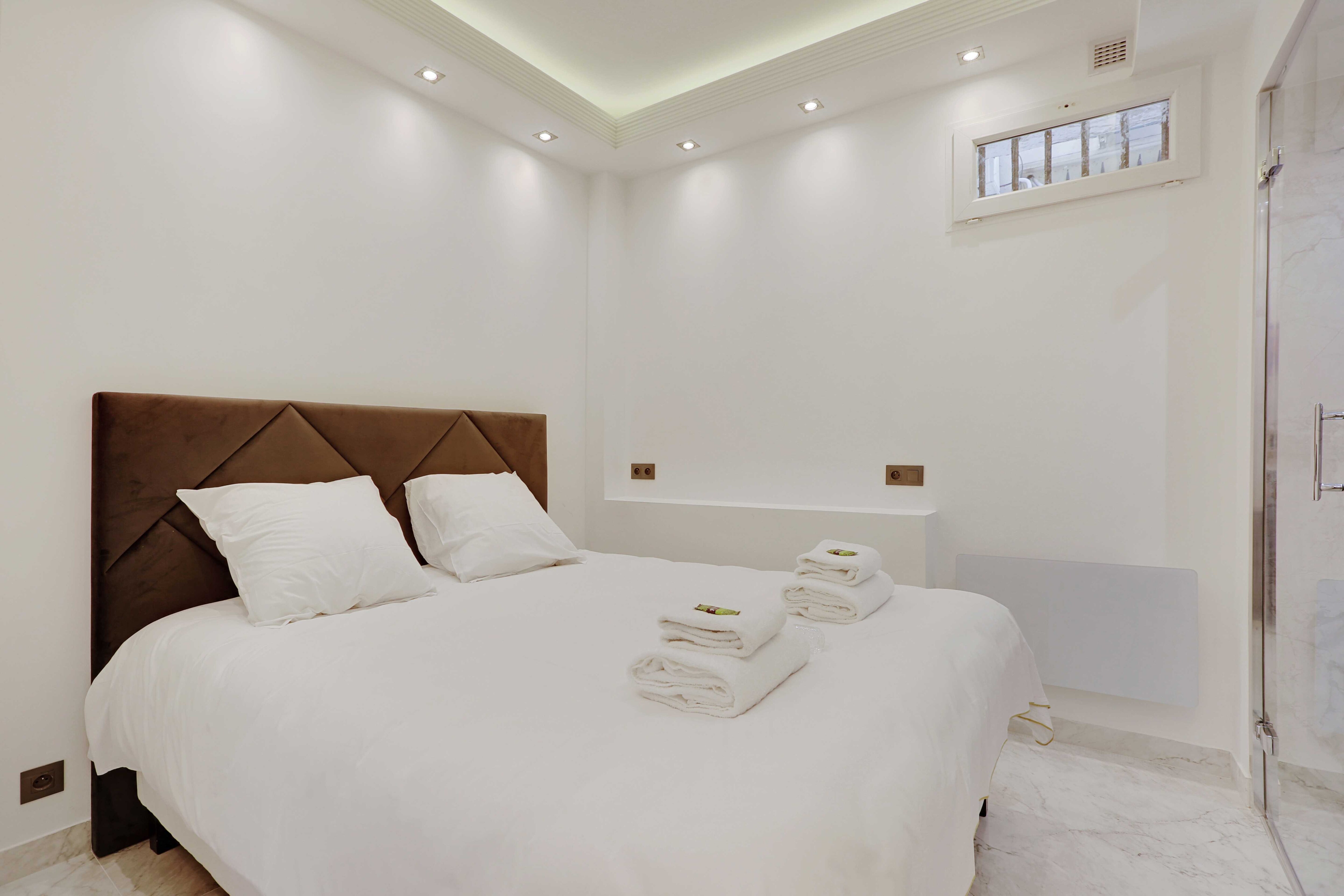 Chic duplex - 2BR/6P - Montorgueil - Tap to explore photos