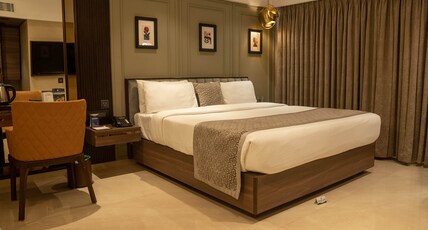 Tunga International Hotel Room Type - Superior Room King size bed  (NON SMOKING ROOM)