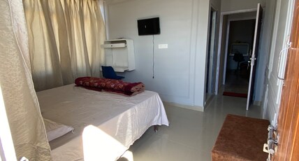 Parvata Droni Home Stay Room Type - Deluxe Room