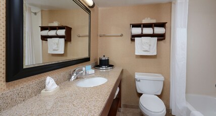 Hampton Inn Raleigh-Durham Airport Room Type - 2 QUEENS FRIDGE MICRO NS