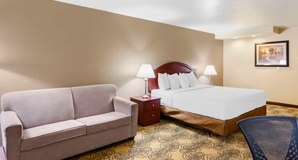 Best Western Elko Inn Room Type - Accessible - 1 King, Mobility Accessible, Roll In Shower, Sofabed, Microwave And Refrigerator, Wi-Fi