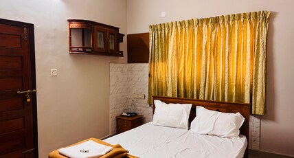 Vrindavan Homestay | 5mins Drive to Guruvayur Temple Room Type - Deluxe Non AC Room