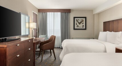 Holiday Inn Oakville Centre Room Type - 2 Queen Standard