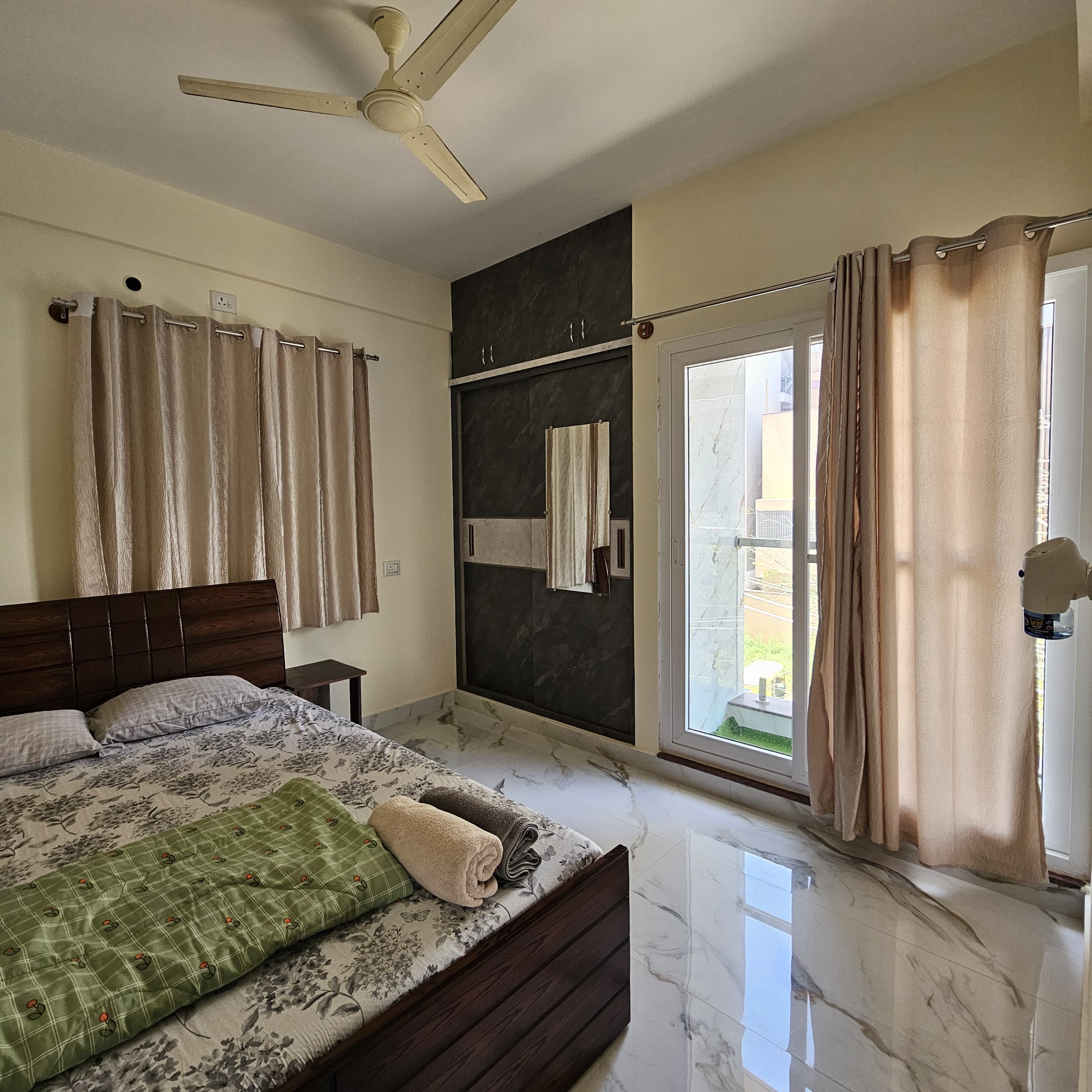 Bright Cozy 1BHK Bellandur HSR Vicinity - Tap to explore photos