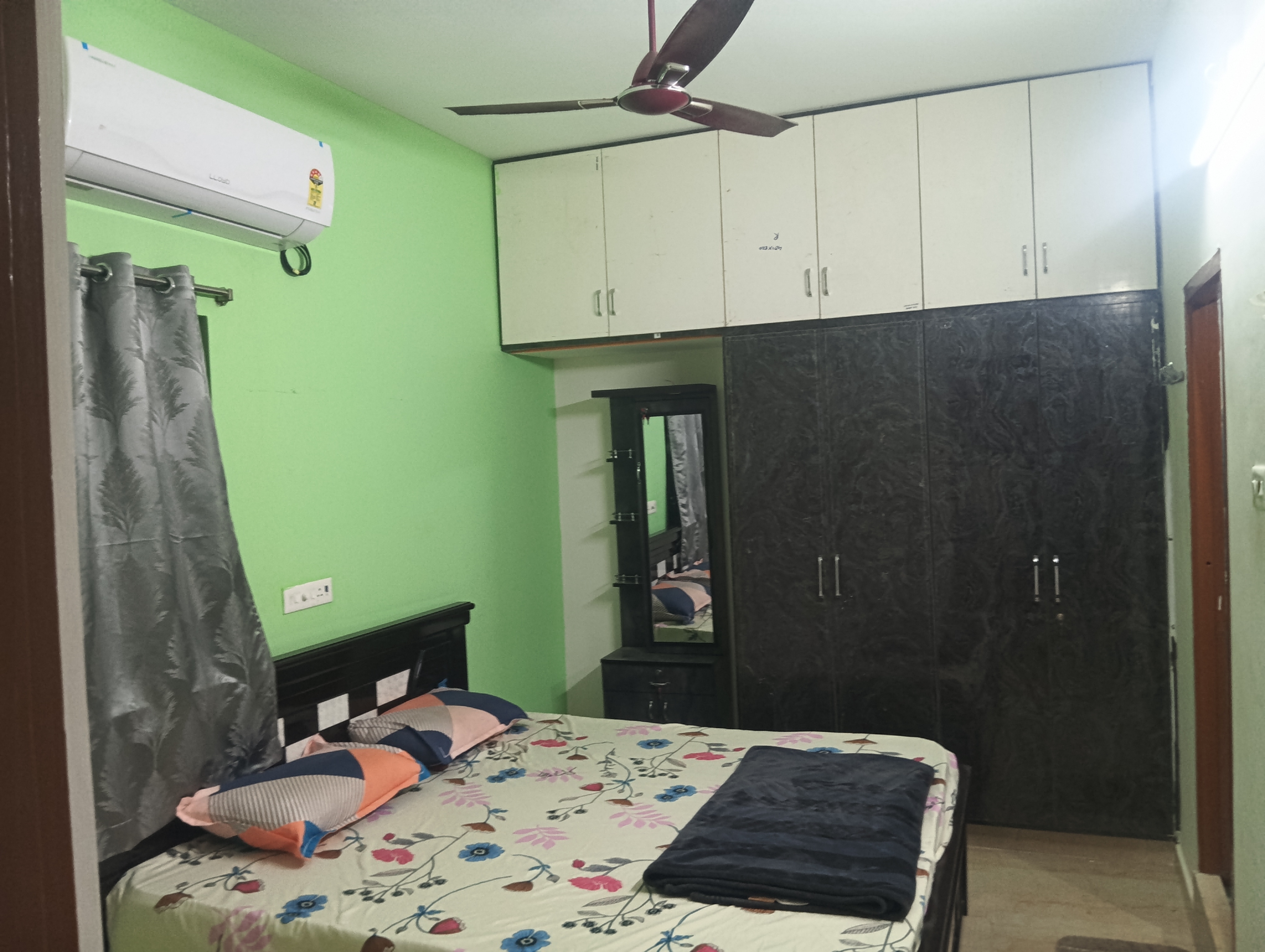 Sri Santhi Homestay - Tap to explore photos