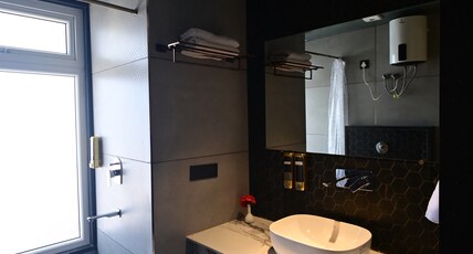 Hotel Ravine Palace Room Type - Honeymoon Suite With Private Balcony