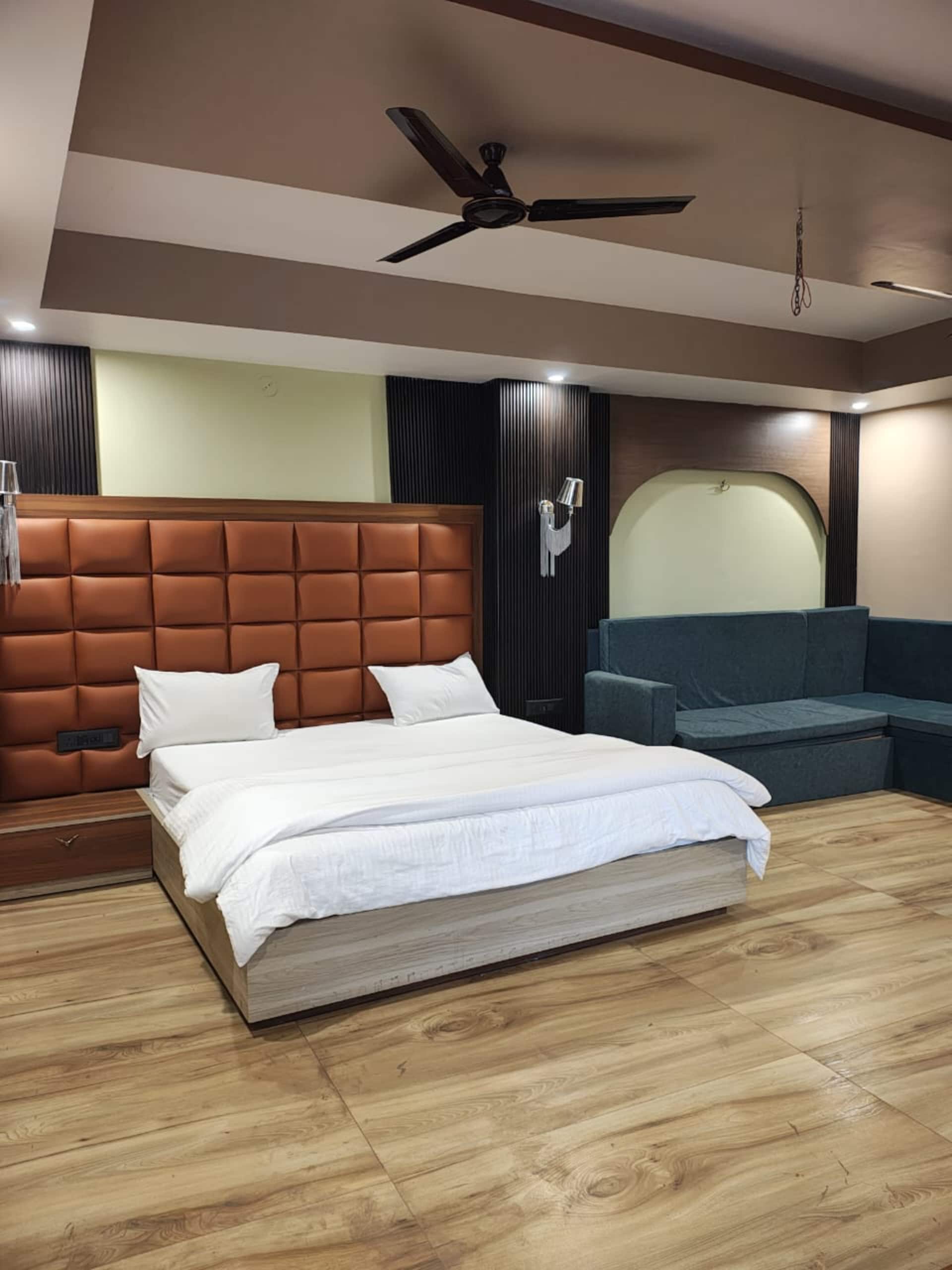 New Hotel Shivay Palace I Near BHU - Tap to explore photos