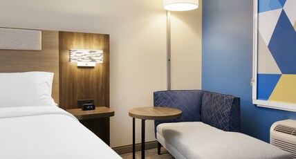 Holiday Inn Express, an IHG Hotel Room Type - 1 King Standard Mobility Accessible Tub Holiday Inn Express, an IHG Hotel Room Type - 1 King Standard Mobility Accessible Tub