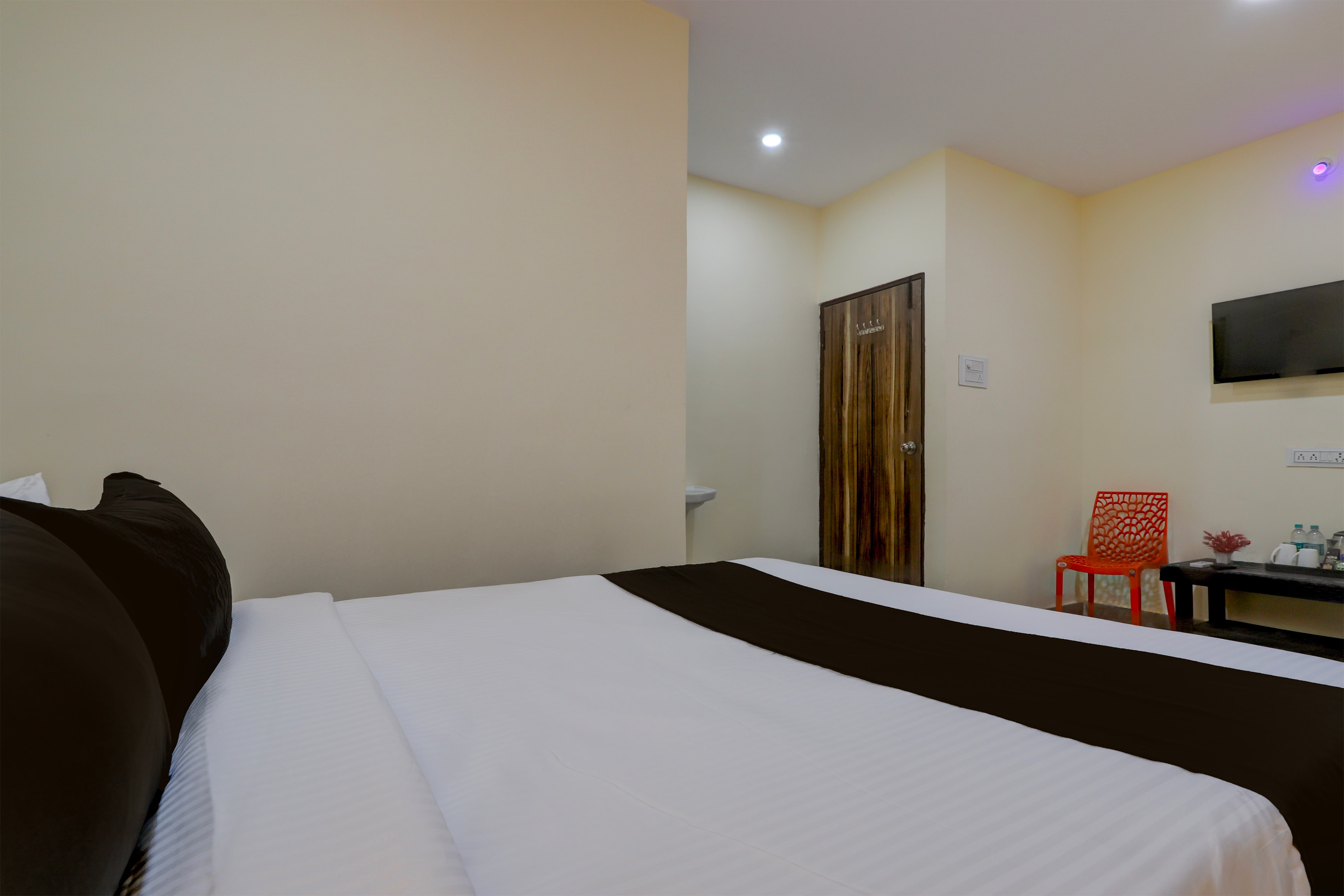 Hotel O DOLPHIN INN RESIDENCY - Tap to explore photos