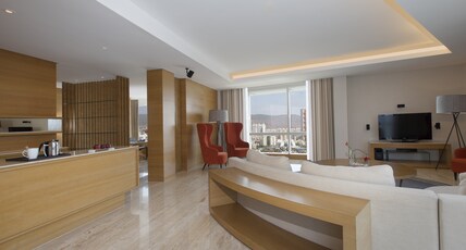 The Westin Mumbai Garden City Room Type - Chairman Suite City View, King Bed with Bathtub & Club Lounge Access The Westin Mumbai Garden City Room Type - Chairman Suite City View, King Bed with Bathtub & Club Lounge Access