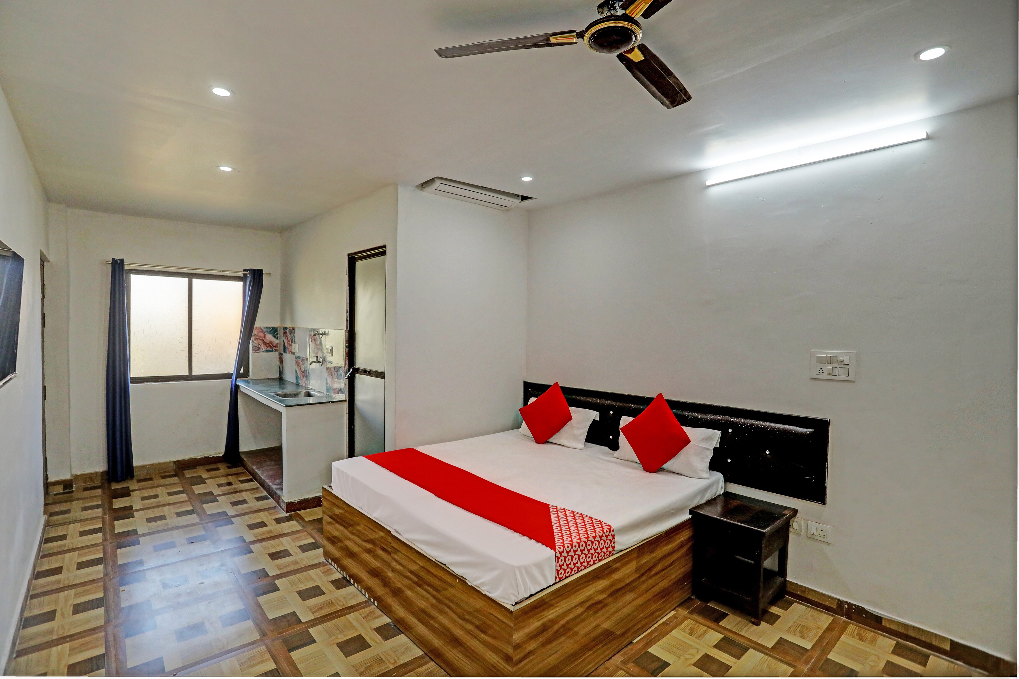 Hotel O Starlight - Tap to explore photos