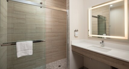 Holiday Inn Express Hotel & Suites Ventura Harbor Room Type - 2 Queen Standard