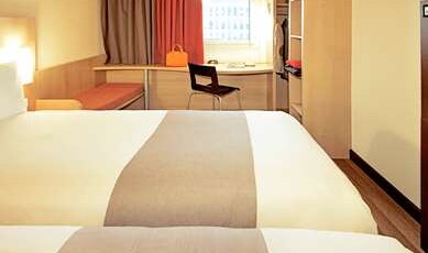ibis Antwerpen Centrum Room Type - Room with 2 single beds equipped with the new bedding