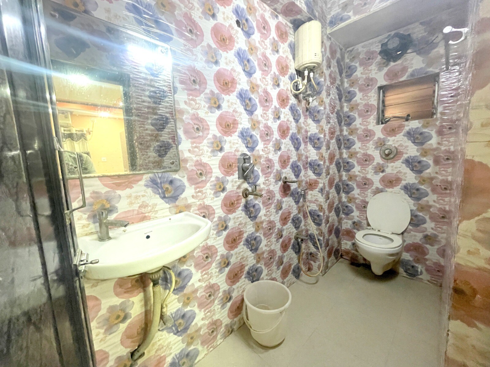 Hotel Asmeet Kolkata - Tap to explore photos