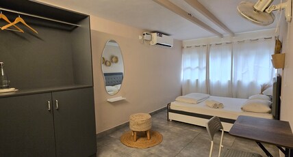 Woke Hostel Indiranagar Room Type - Double Deluxe - Garage