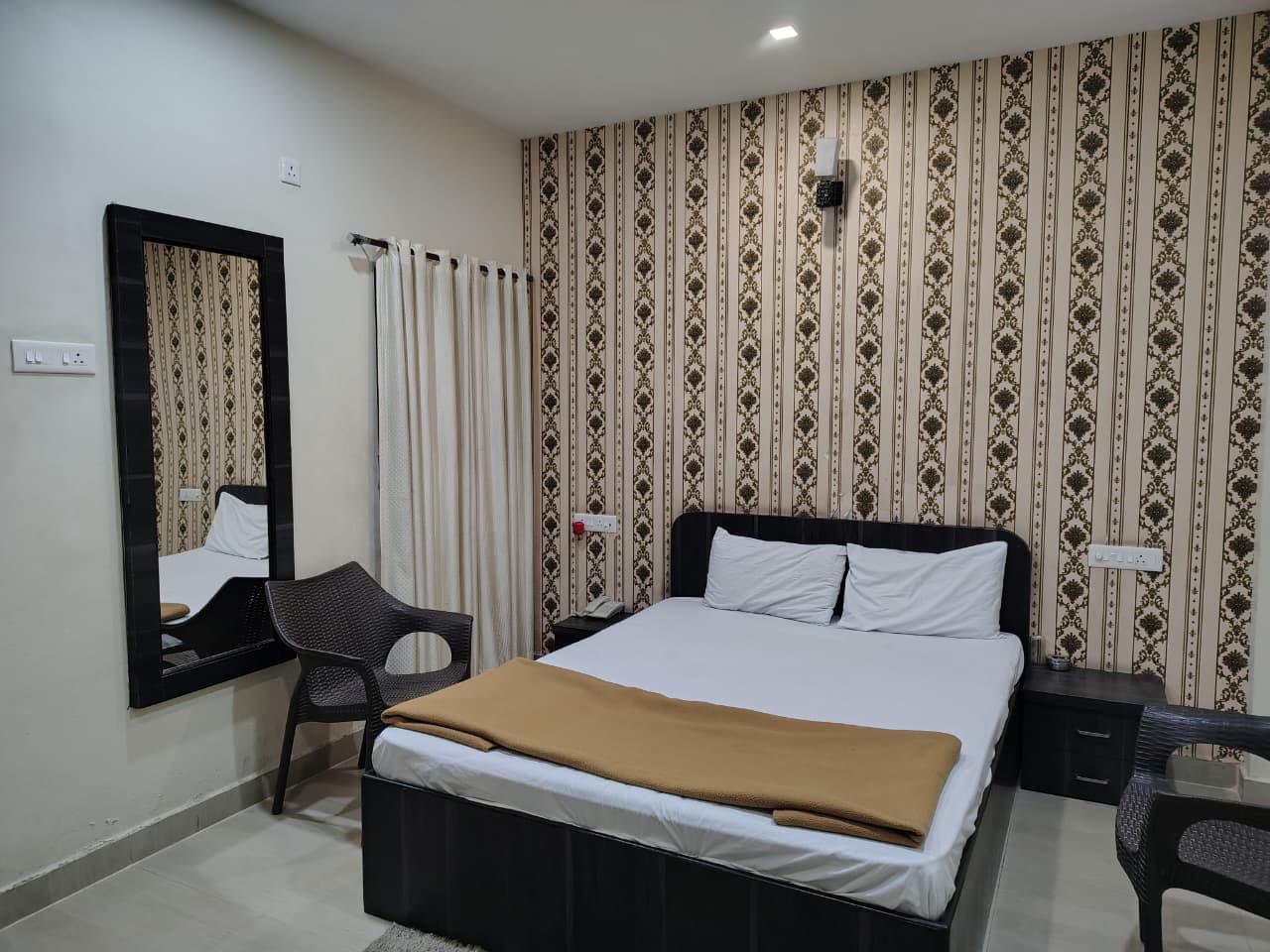 Hotel Sai Arya, Wardhaa - Tap to explore photos