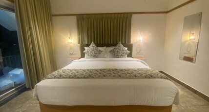 Misty glen Room Type - Premium Room with Private Balcony