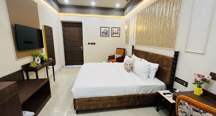 Saltstayz Autograph Connaught Place Room Type - Superior Room with Bathtub