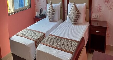 HOTEL SHAH'Z PALACE Room Type - Deluxe Room