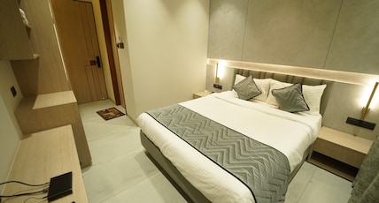 Hotel Laksh Room Type - Deluxe Room