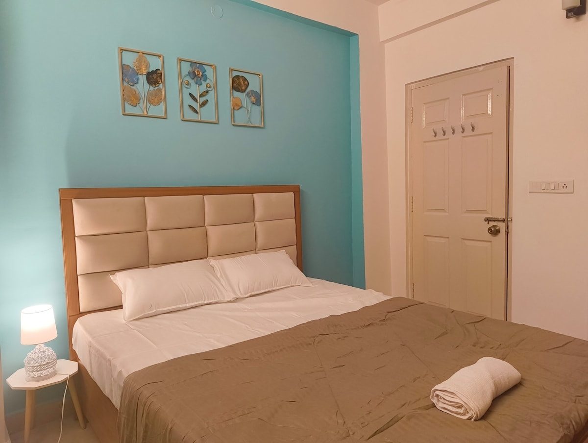 Cozy Breeze Ocean Inspired Spacious 2BHK Stay - Tap to explore photos
