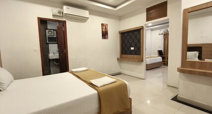 HOTEL SEA LAND Room Type - Deluxe Quadruple Room AC | Sea View