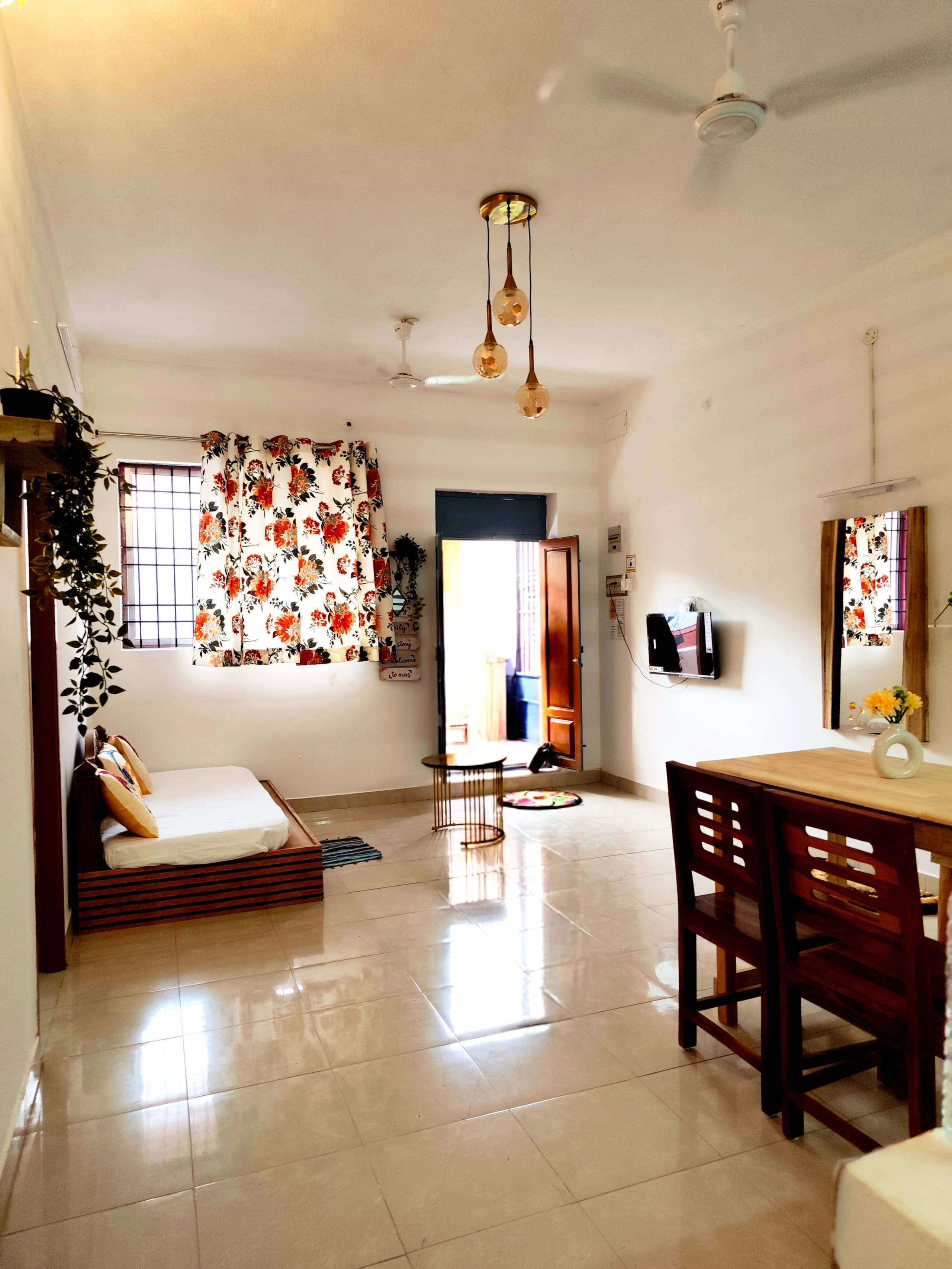 Stylish 2 5 BHK FF With Garden Access - Tap to explore photos