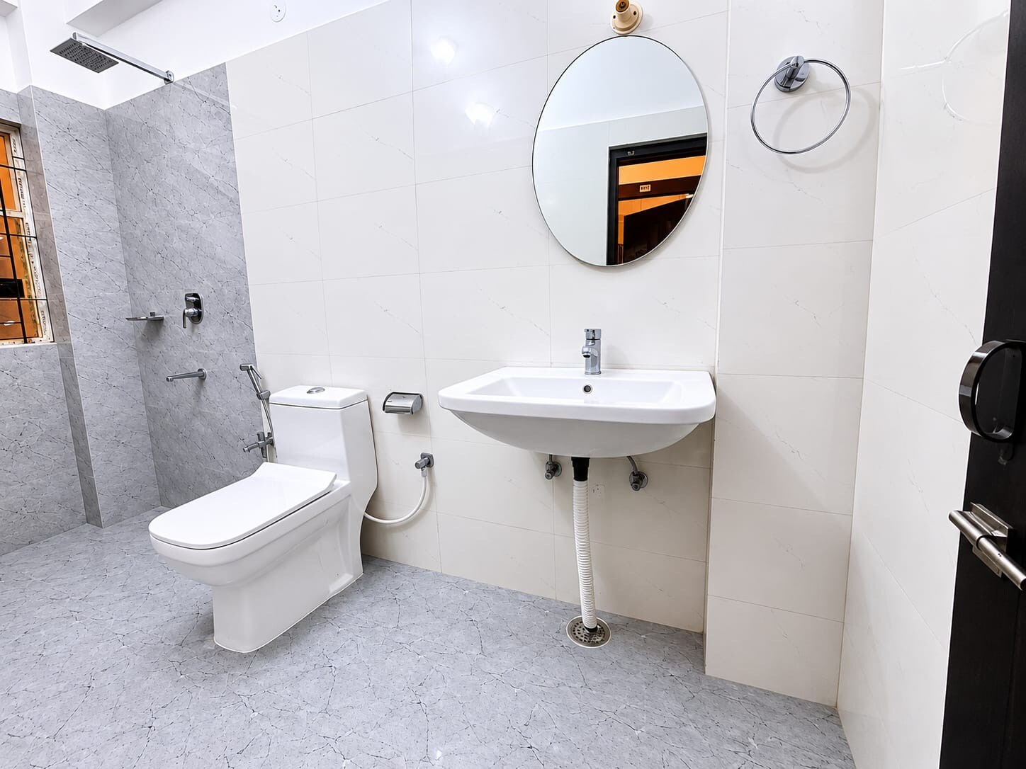 The Happy Nest- A Boutique Stay | 7 min away from Nemcare Hospital and GMCH - Tap to explore photos