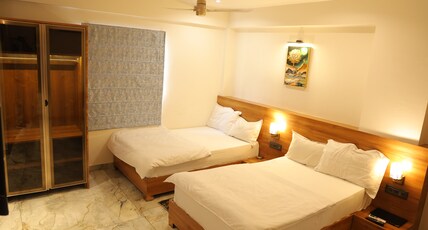 Hotel HS INN | Swimming Pool Rooms Room Type - Deluxe Triple Room