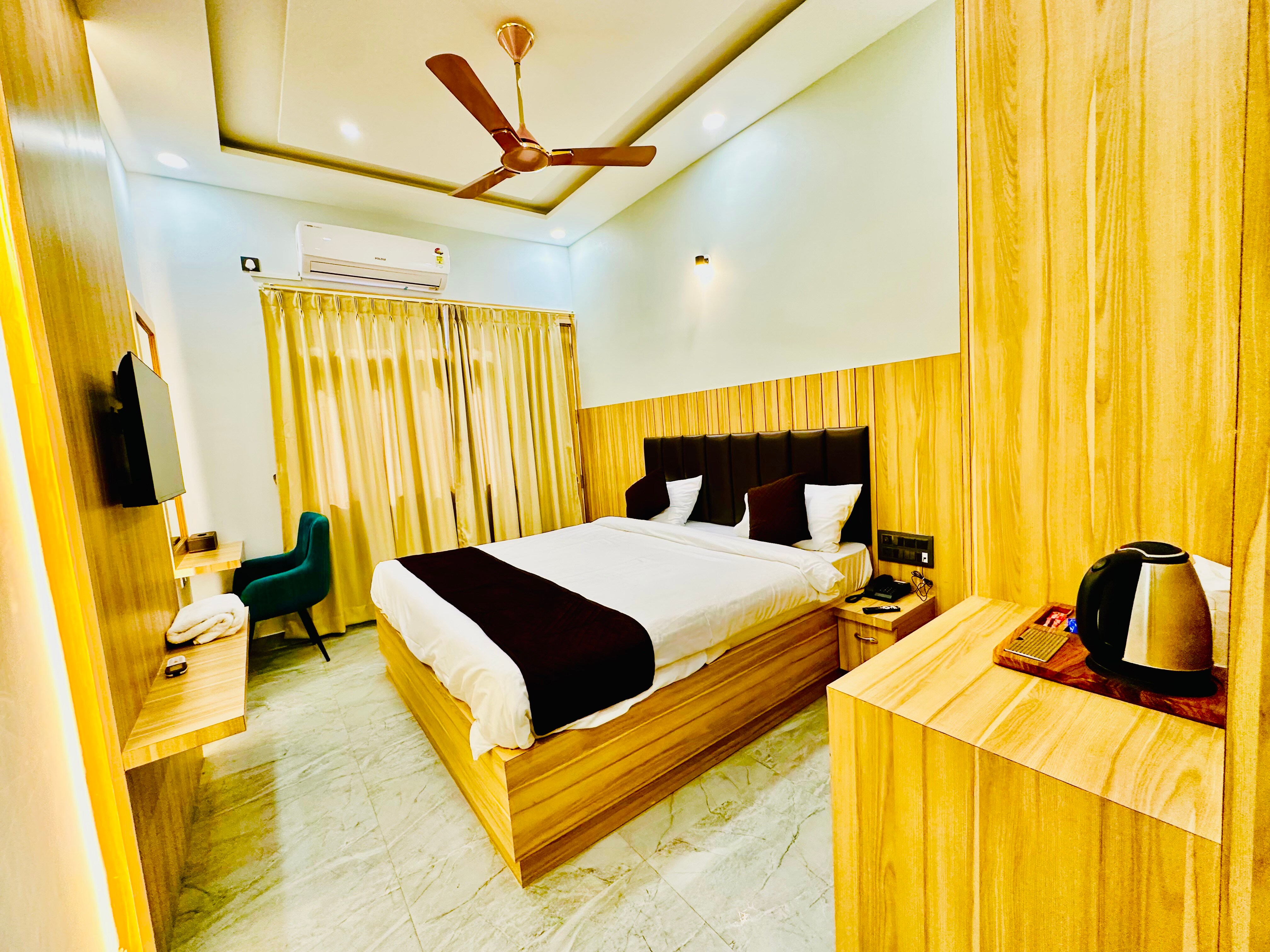 HOTEL PEEPAL STAR - Tap to explore photos