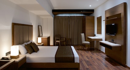 FIVE PETALS HOTEL & BANQUETS Room Type - Deluxe Room FIVE PETALS HOTEL & BANQUETS Room Type - Deluxe Room