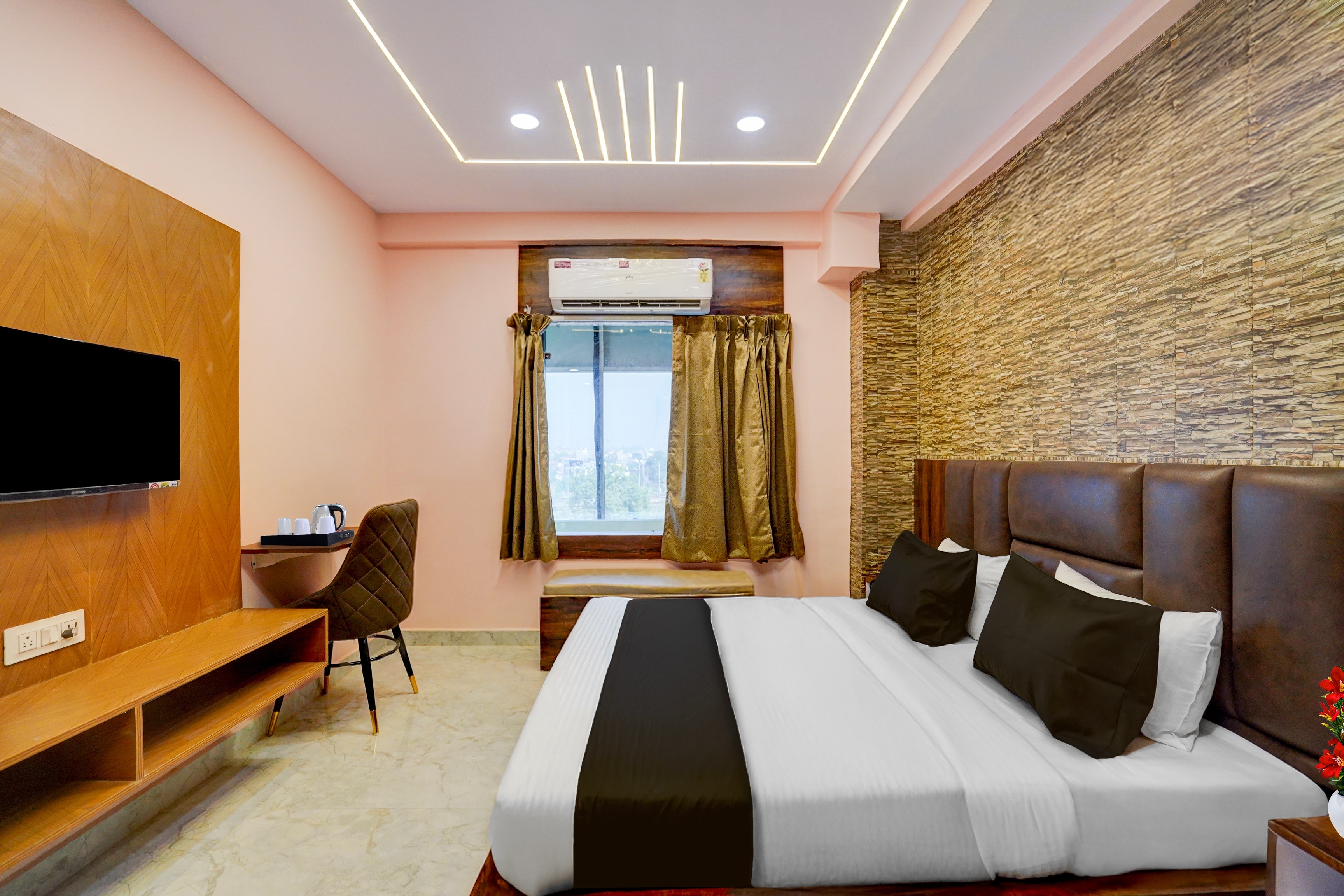 Townhouse Oak Panki Railway Junction Formerly Hotel Rudra - Tap to explore photos