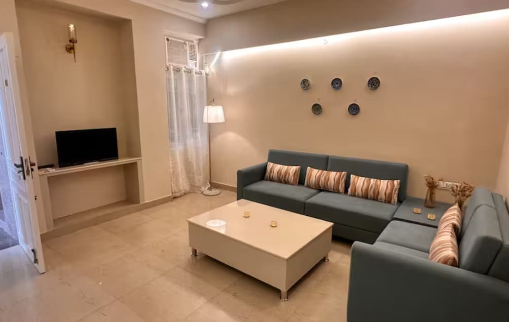 Pearl-White Luxe 2BHK | Near Hawa Mahal - Tap to explore photos