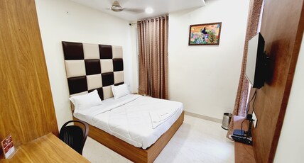 Hotel Jashan Palace Room Type - Deluxe Air Cooled (Non AC)