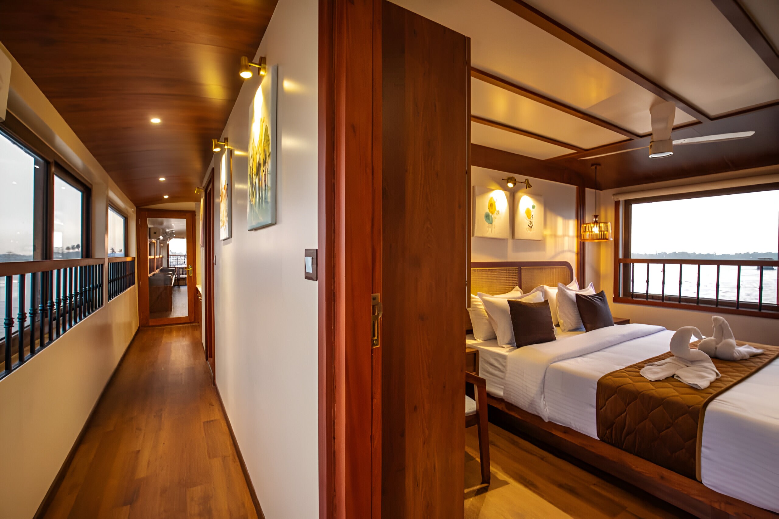 Cee Pee - Luxury Private Houseboats - Tap to explore photos