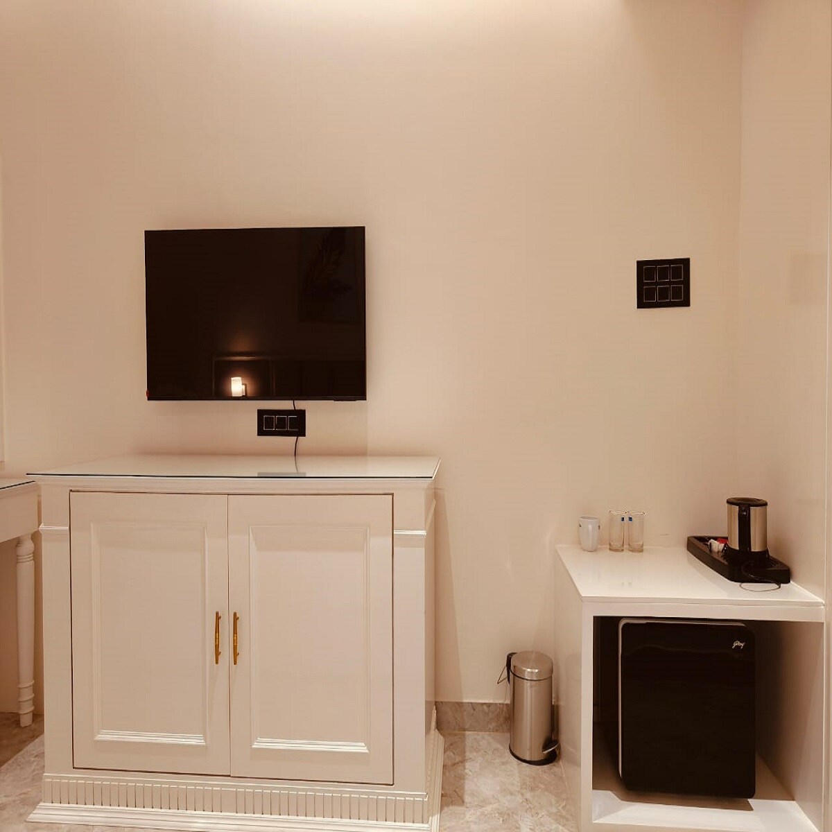 the victoria - Tap to explore photos