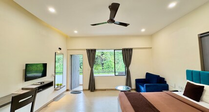 Girivihar Holiday Club - Pure Veg Room Type - Classic King Room with Balcony