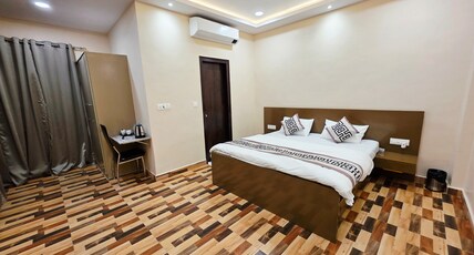 Crestview Inn Room Type - Super Deluxe Room with King Size Bed and Balcony Crestview Inn Room Type - Super Deluxe Room with King Size Bed and Balcony