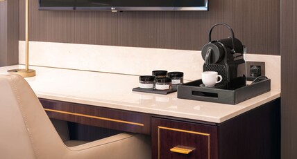 Radisson Blu Hotel, Dubai Deira Creek Room Type - Grand Suite - Lounge Access