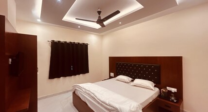 HOTEL GUPTA GARDEN Room Type - King Bed Room with Garden View