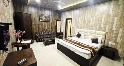 Hotel Hk continental Room Type - Premium Room